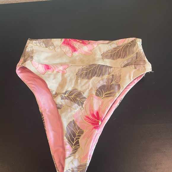 Beach Riot Hibiscus Swim Set - Picture 9 of 9